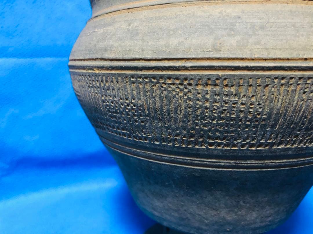 須恵器　土器線刻模様の陶器香炉？瓶？