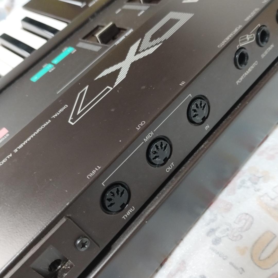 YAMAHA「 DX7 」 FM音源搭載デジタルシンセサイザー