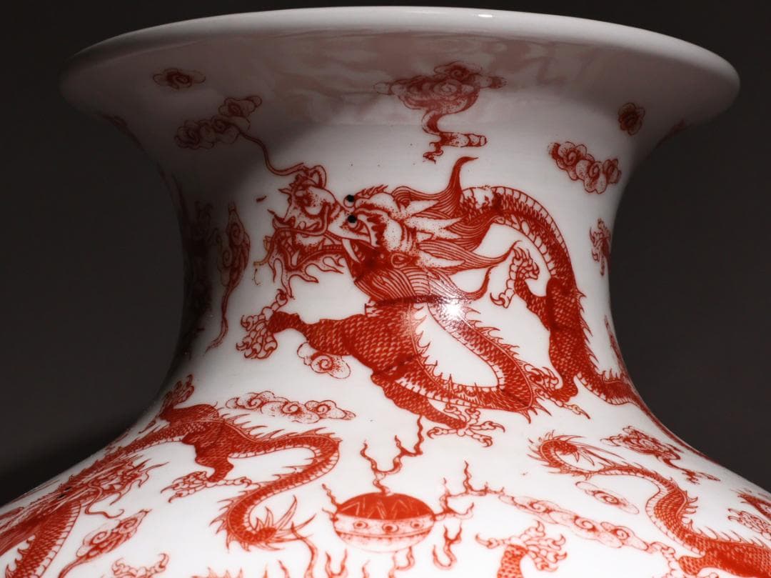 BK217　中国古玩　大清乾隆年製 銘　紅釉郡龍文様　花瓶　飾壷　壺　高40㎝