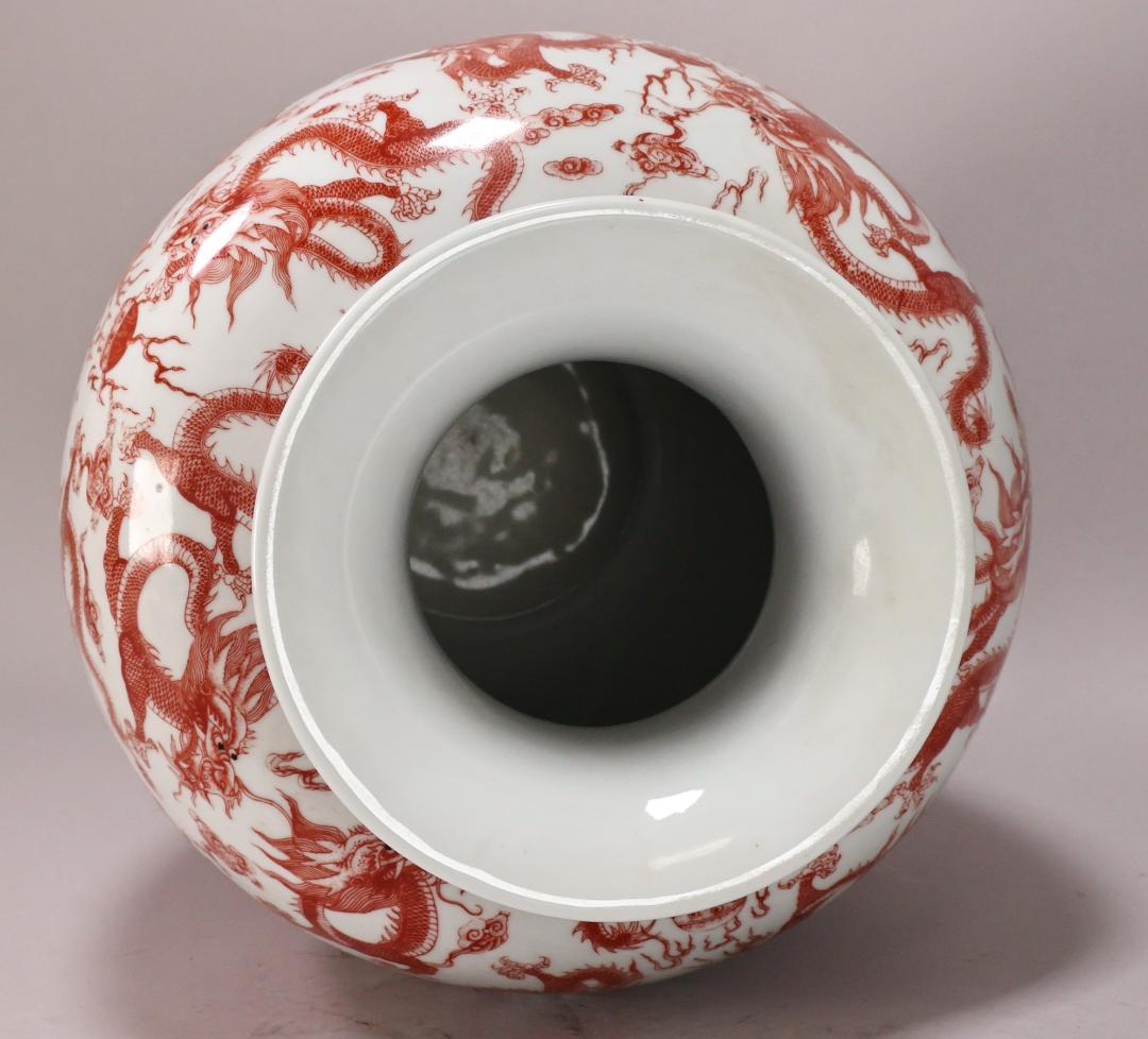 BK217　中国古玩　大清乾隆年製 銘　紅釉郡龍文様　花瓶　飾壷　壺　高40㎝