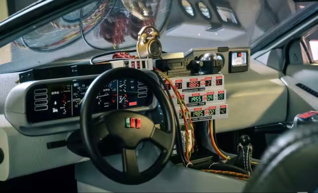 1/6ホットトイズ バックトゥザフューチャー パート2 デロリアンタイムマシーン