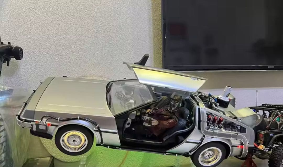 1/6ホットトイズ バックトゥザフューチャー パート2 デロリアンタイムマシーン