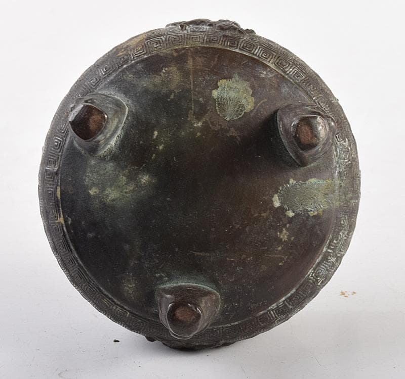 中国　古銅　獅子摘　神獣雷文　三足鼎　香炉　M　R4922