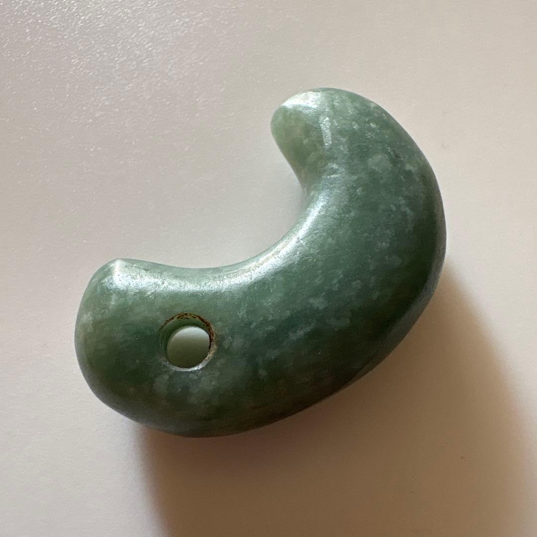 ヒスイ勾玉