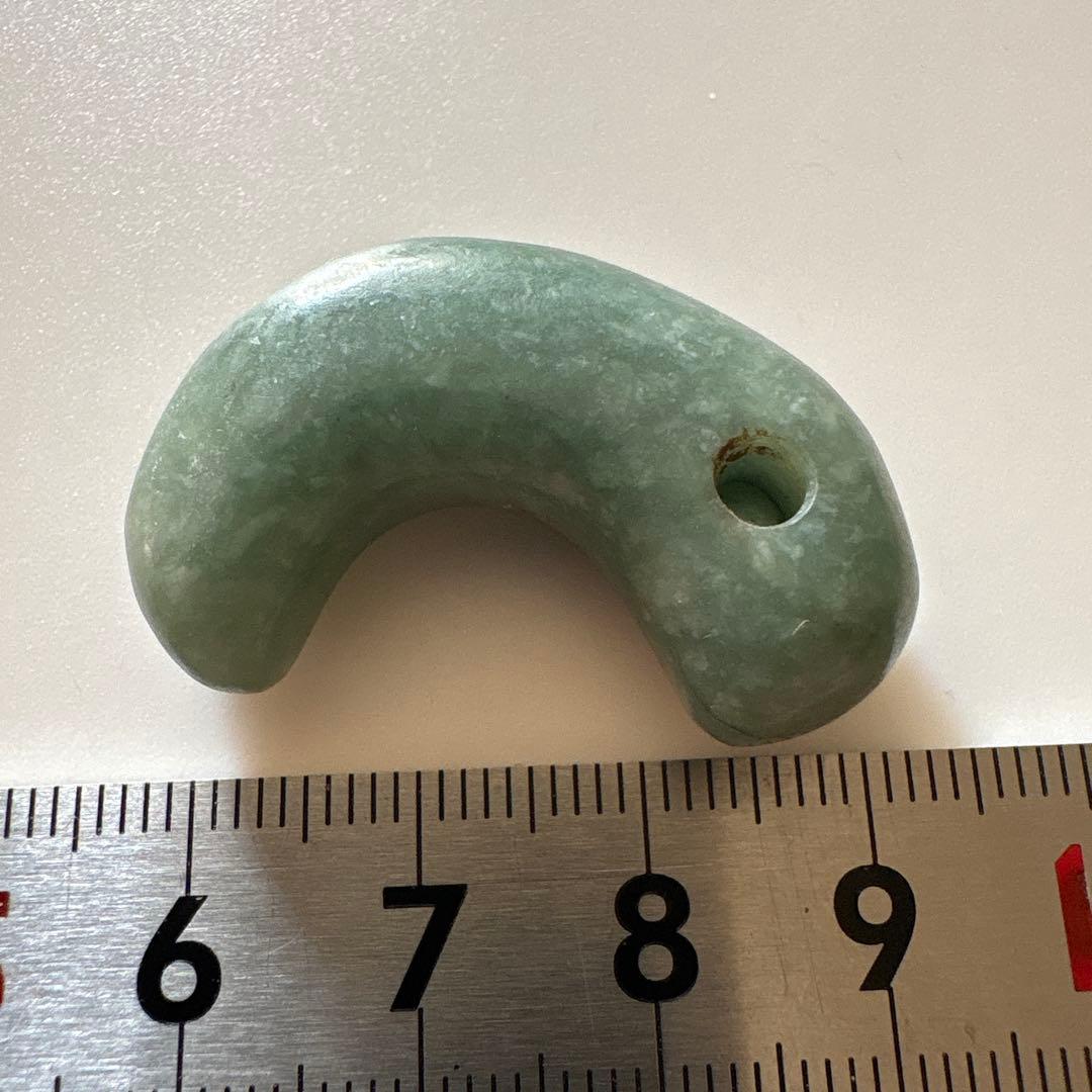 ヒスイ勾玉