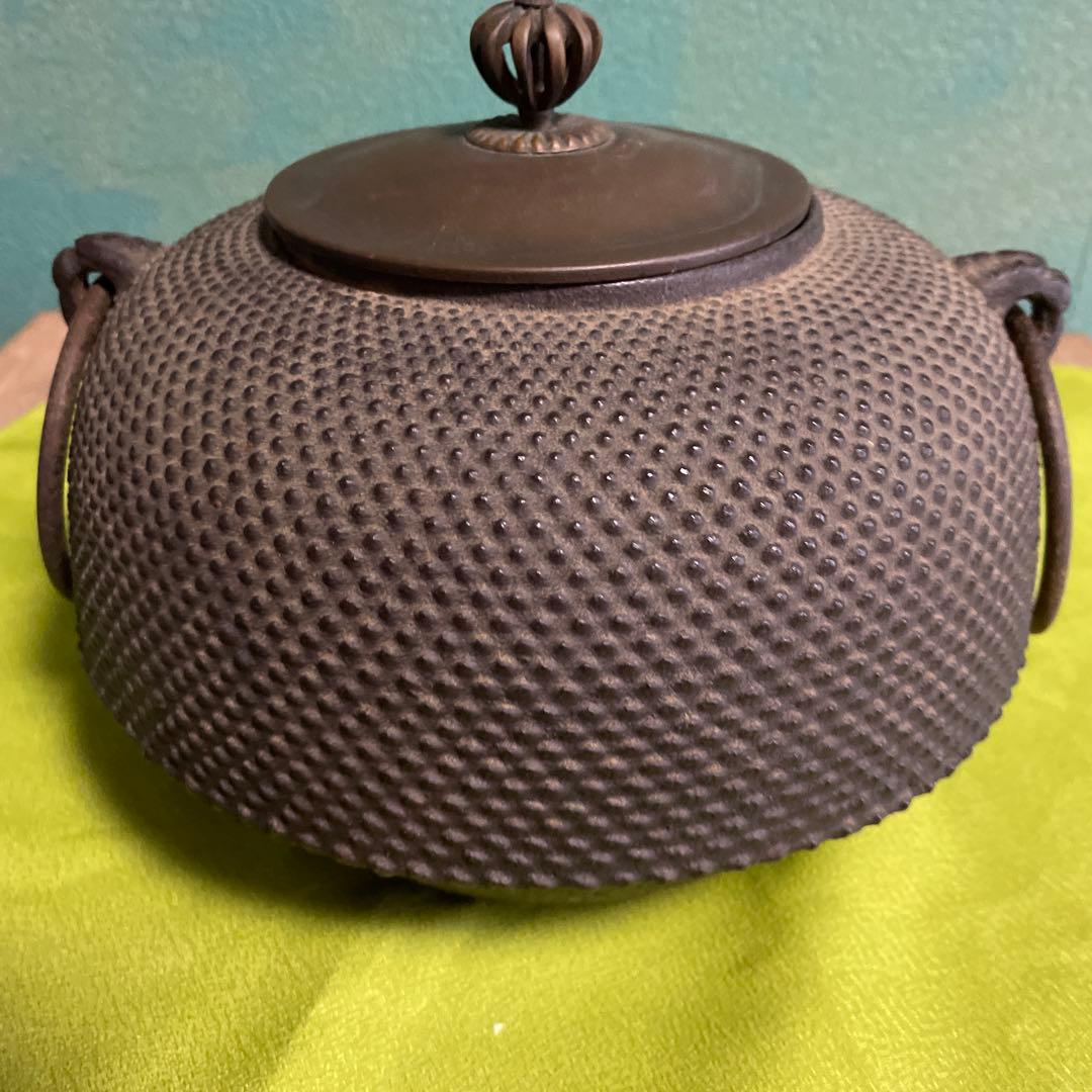 鉄製茶釜 網目模様 丸型フタ付き 長期保管品