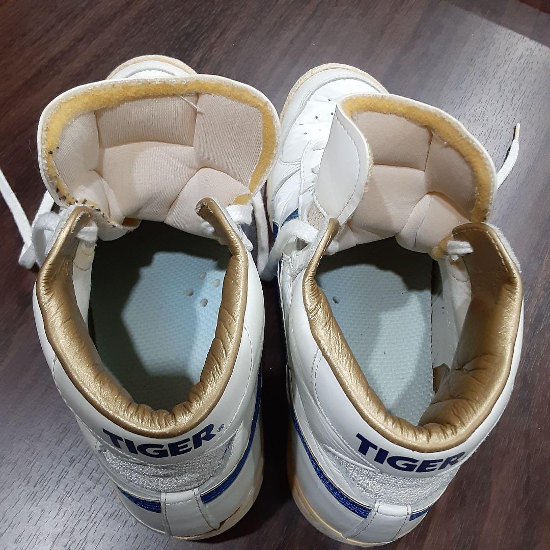 バッシュ