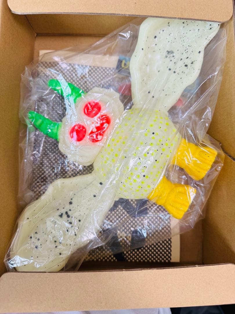 【新品・未開封】デハラユキノリ UMA モスマン 蛍光