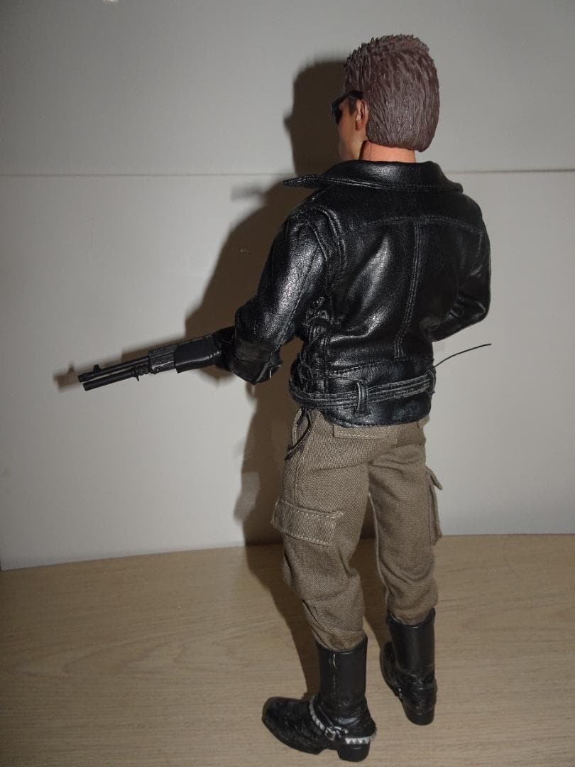 ホットトイズ ターミネーターT800バトルダメージ1/6 フィギュアMMS238