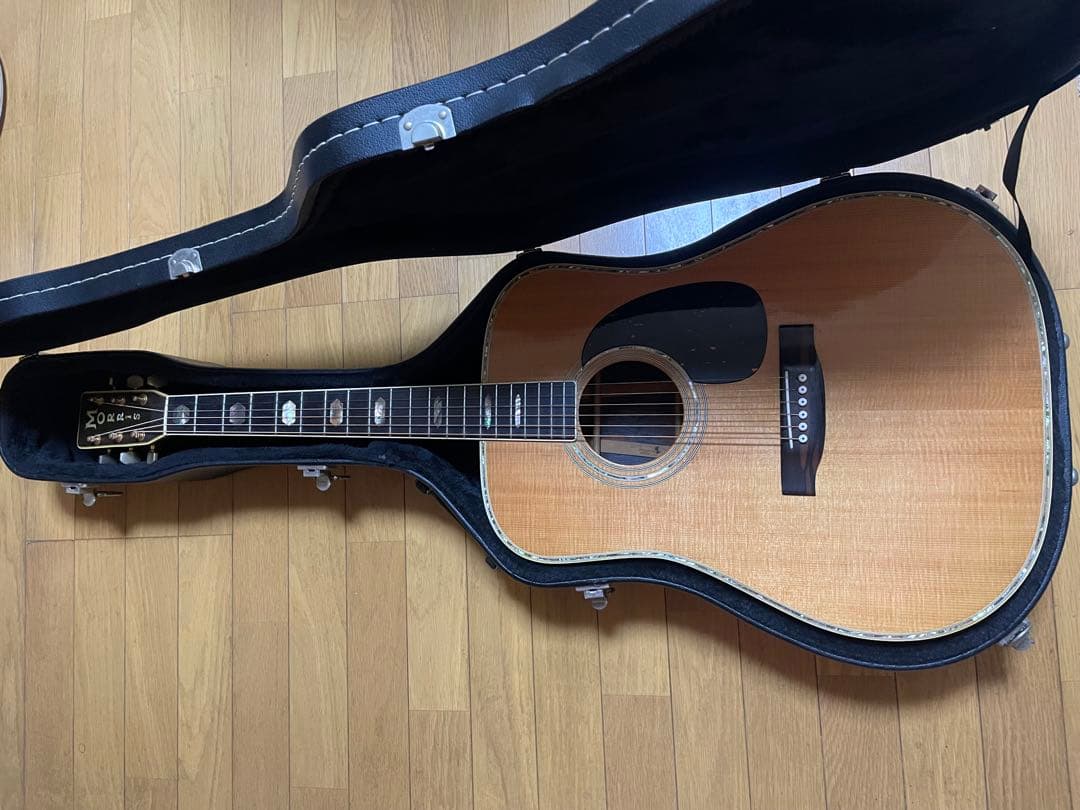 Morris Special アコースティックギター、ハードケース付き。