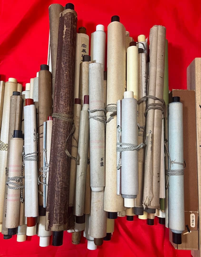 掛け軸　まとめて43本 佛画 中国複製画　山水など　送料込み！