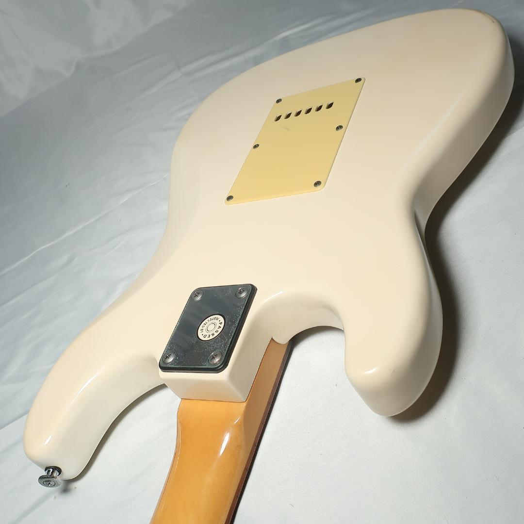 Mavis ストラトタイプ エレキギター ホワイト Ishibashi楽器