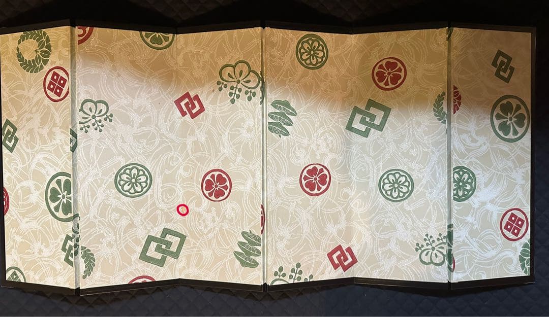 恵比寿大黒 金彩色絵磁器人形一対 金屏風付 縁起物