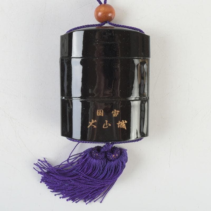 時代提げ物　黒漆　丸に片喰蒔絵　印籠　薬入　根付　緒締め玉　C　9446