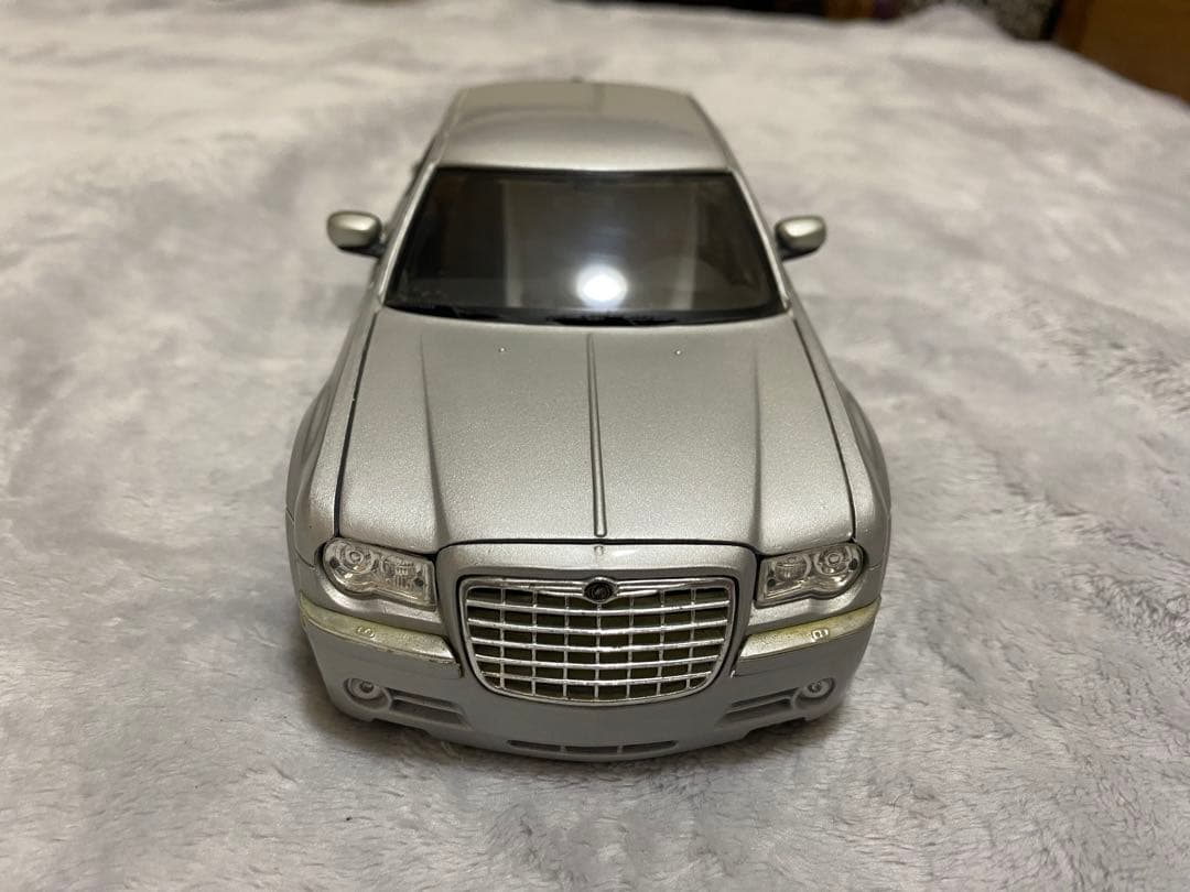 ミニカー Maisto Chrysler 300C Hemi 1/18