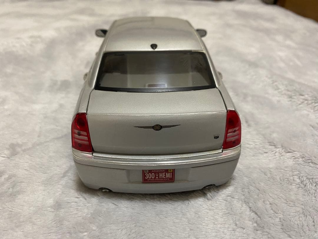 ミニカー Maisto Chrysler 300C Hemi 1/18