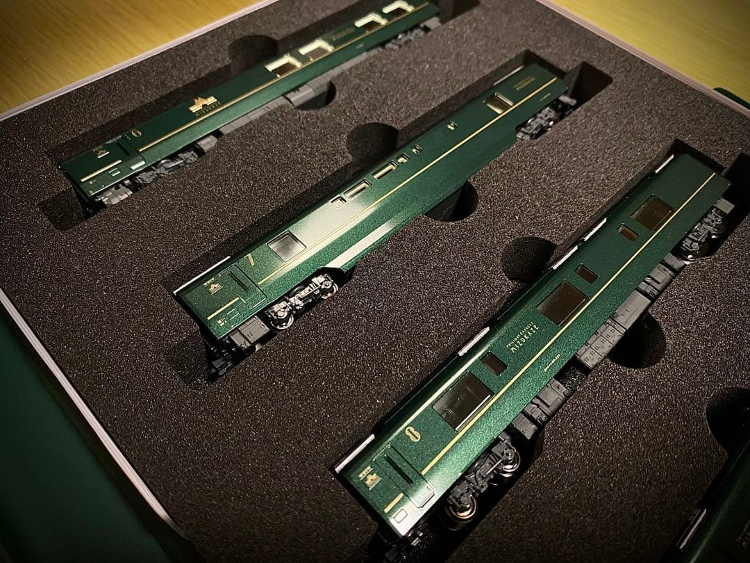 【特別企画品】KATO 10-1570 87系 瑞風 10両セット　(試走のみ)