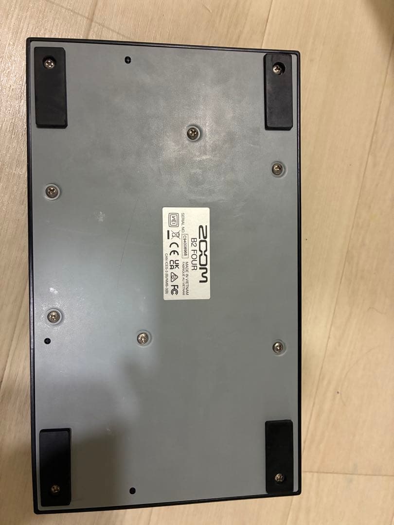 Zoom B2 FOUR ベースエフェクター
