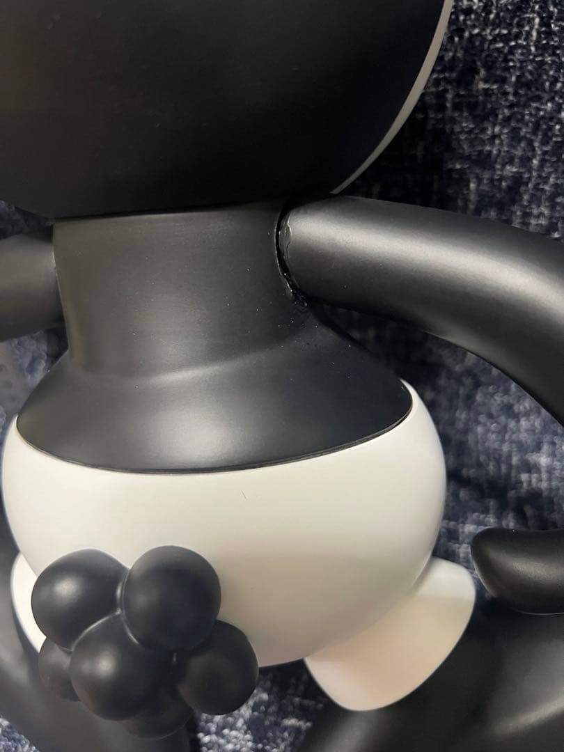 100個限定品　ディズニー　オズワルド　ビッグソフビフィギュア　モノトーンカラー