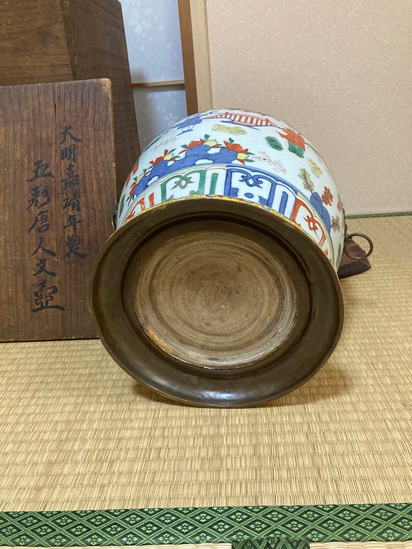 伝世品　中国明時代五彩人文壺　高さ37.8cm
