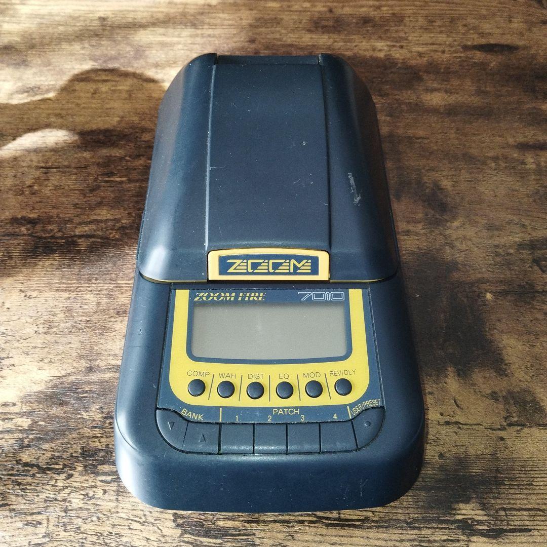 ZOOM FIRE 7010 ギターエフェクター　内蔵スピーカー