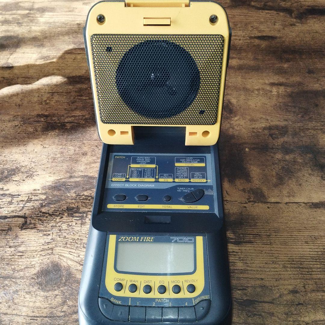 ZOOM FIRE 7010 ギターエフェクター　内蔵スピーカー