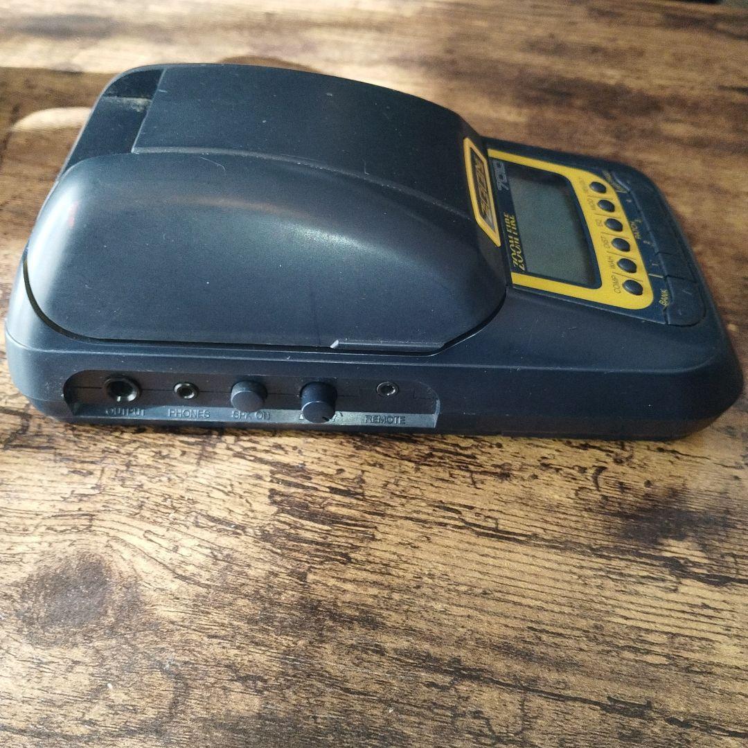 ZOOM FIRE 7010 ギターエフェクター　内蔵スピーカー