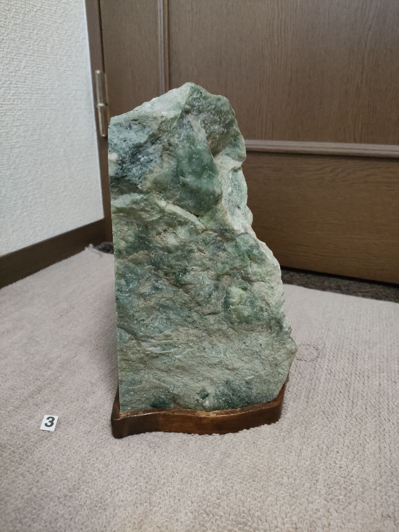 大型逸品！【日高翡翠】極上１７kg 原石 鑑賞石 天然石 標本石 国産鉱物