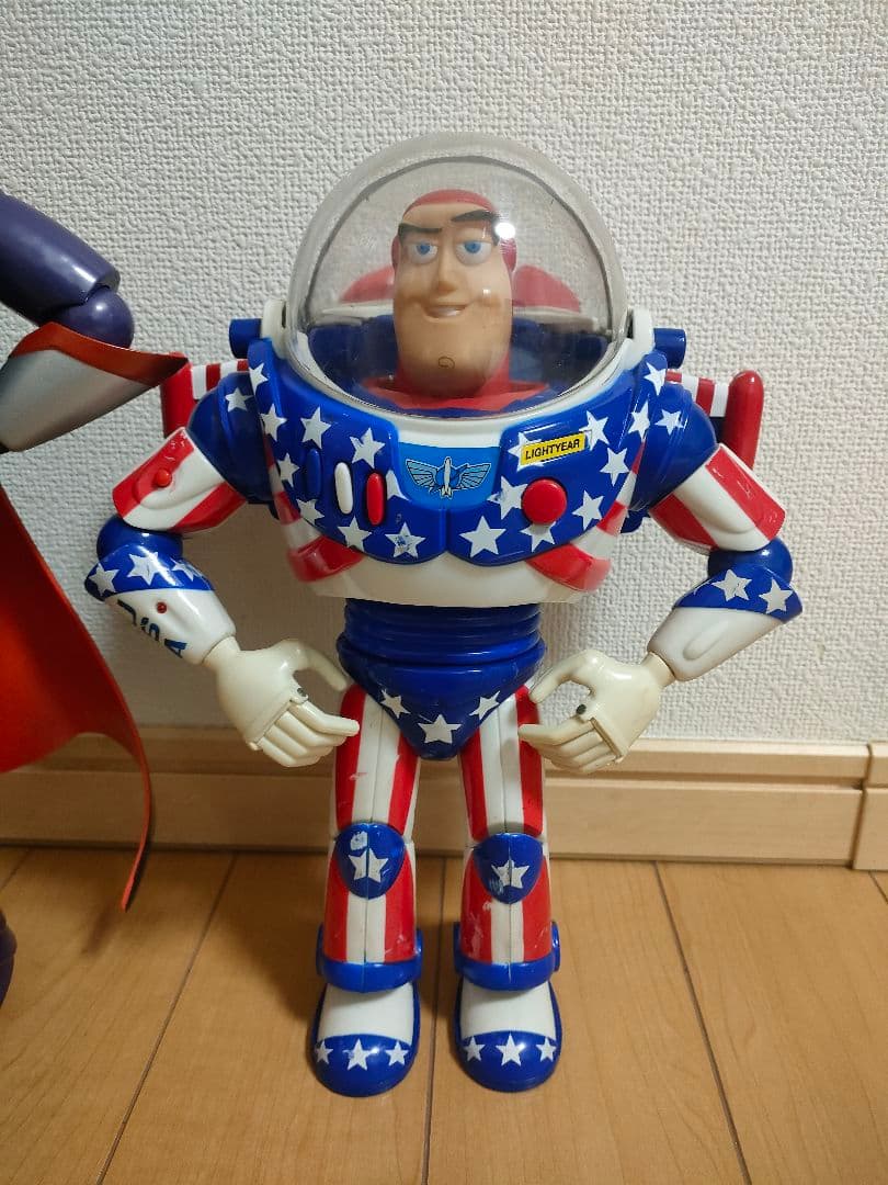 希少トイストーリー　ザーグ＆星条旗バズ・ライトイヤー