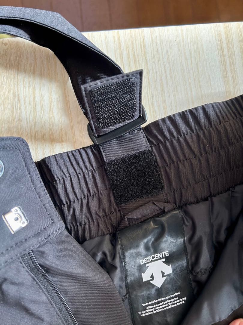 試着のみ　DESCENTE ブラック スキーウェア