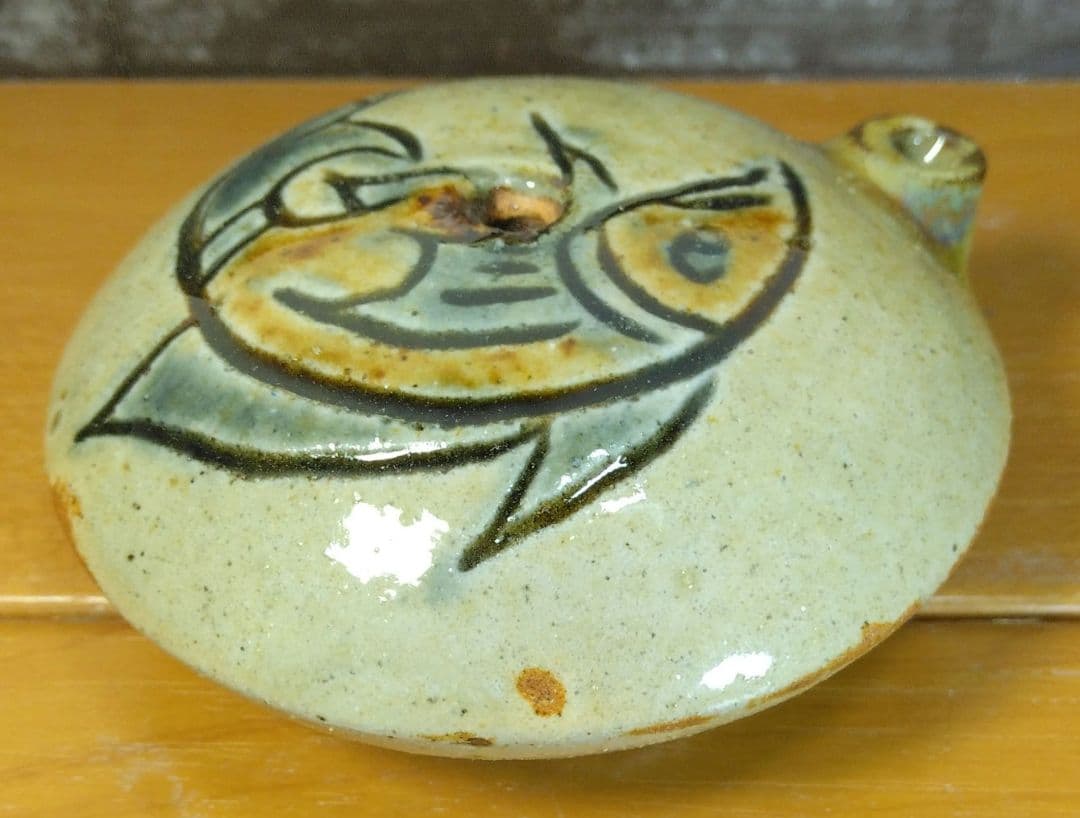 人間国宝 金城次郎 壷屋焼水滴 栞 共箱 美品 壺屋焼 魚紋水滴 やちむん