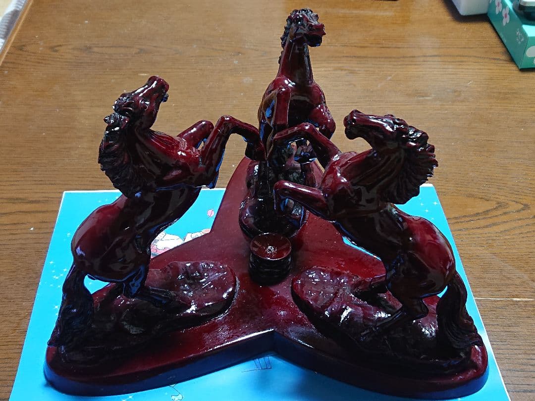 三馬の立ち彫刻 クリスタルボール付き 超開運