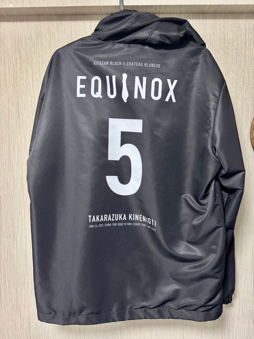 イクイノックス　ブルゾン　フード　宝塚記念　競馬　JRA