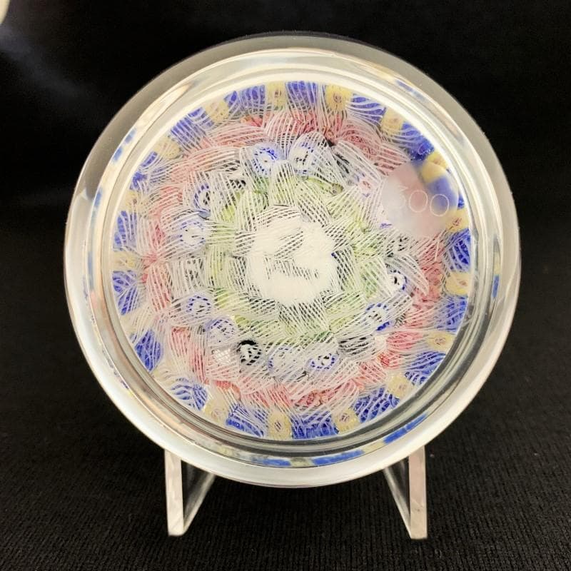 1971 オールド バカラ クリスタル ペーパーウェイト（鳥と千の花）