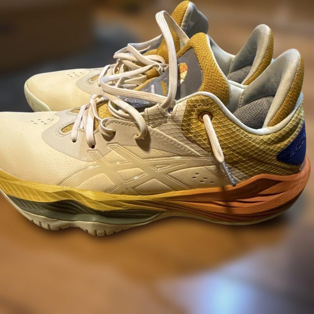 ASICS バスケットボールシューズ ホワイト/イエロー/オレンジ