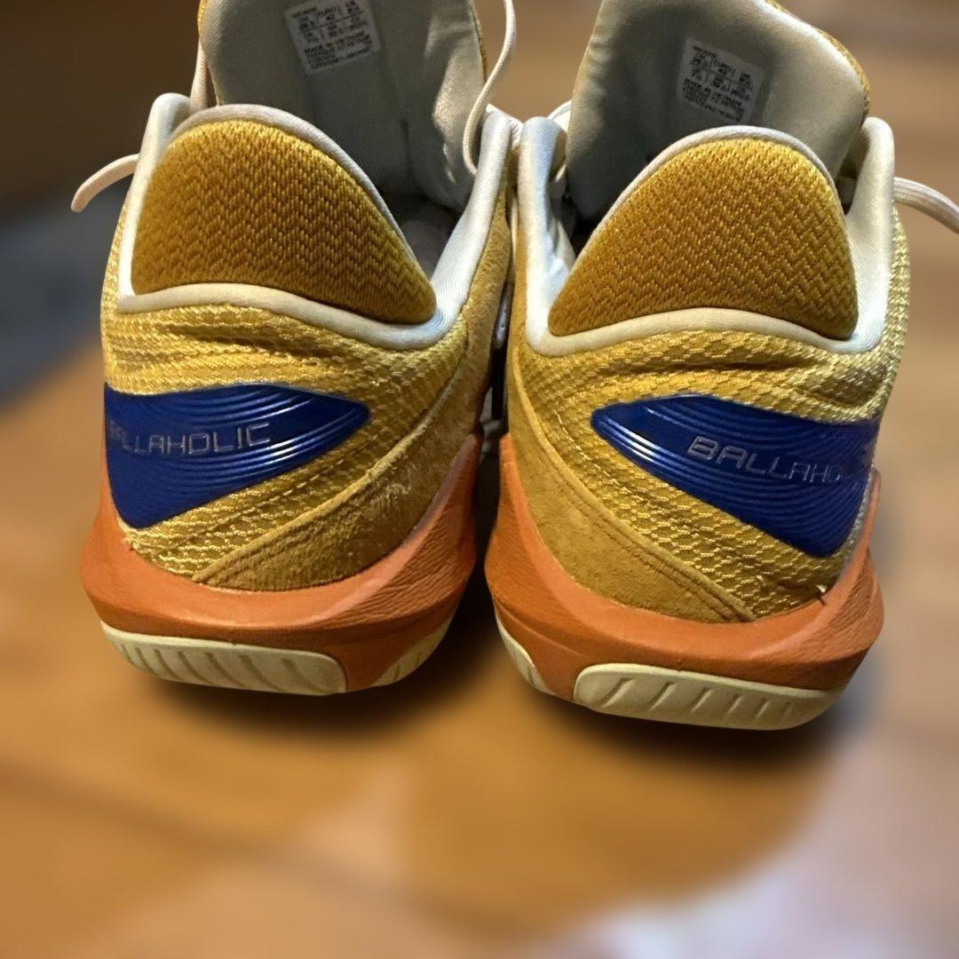 ASICS バスケットボールシューズ ホワイト/イエロー/オレンジ