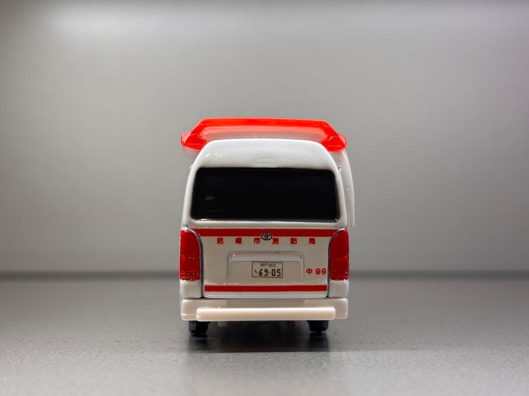 k トミカ救急車「カスタム」