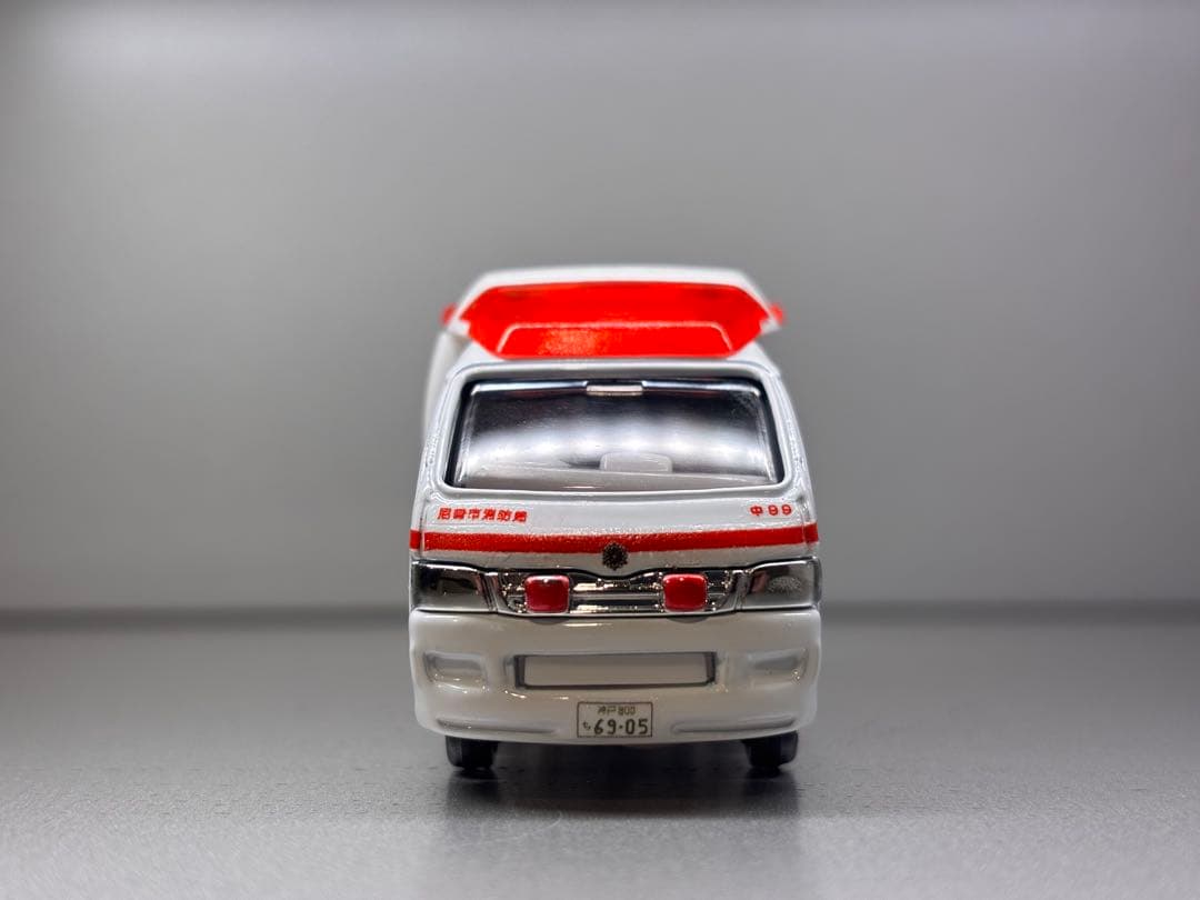 k トミカ救急車「カスタム」