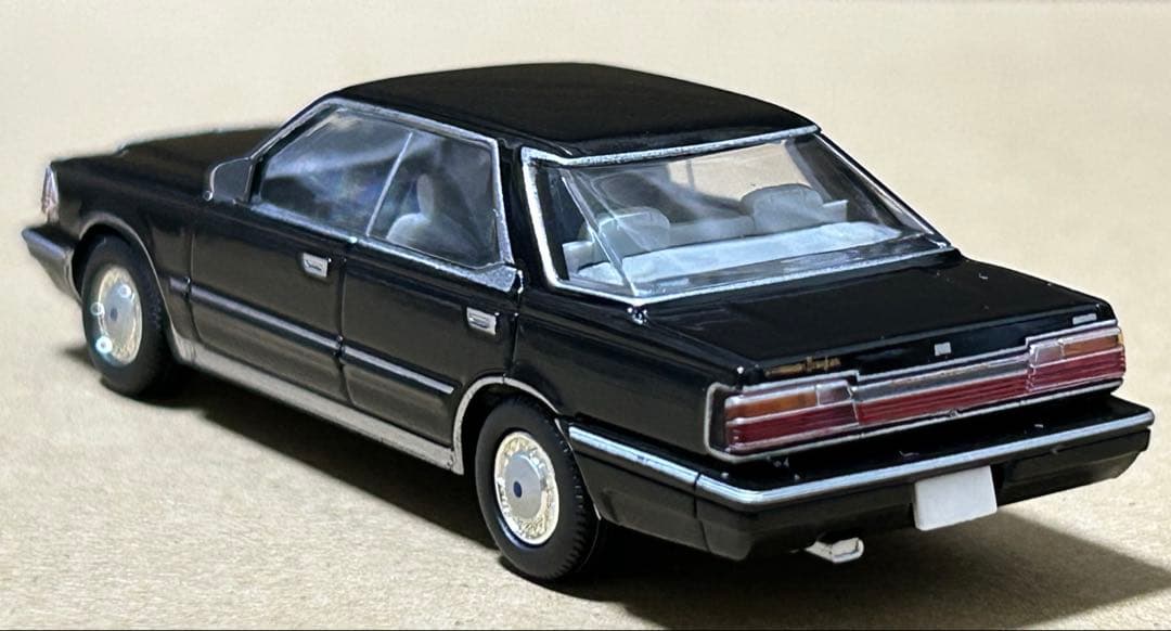 トミカリミテッドヴィンテージネオ ニッサン グロリア V30 ターボ 黒