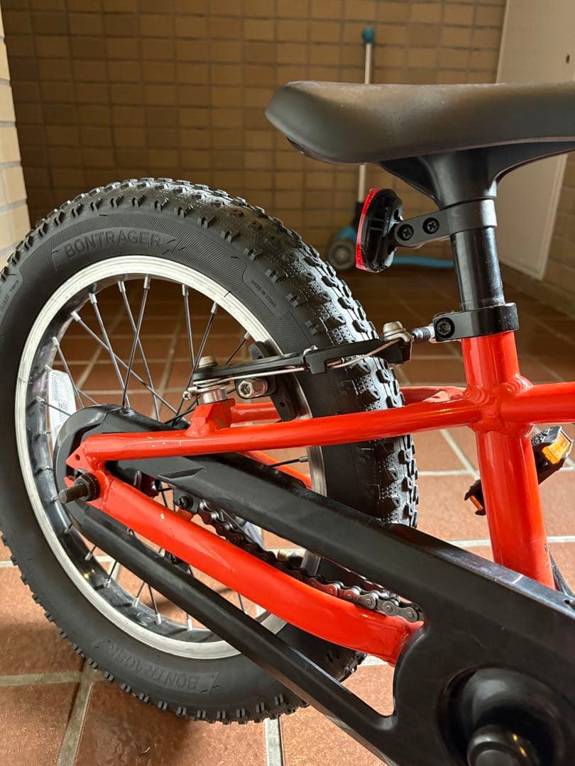 TREK トレック 16インチ 送料込み 全て純正品　補助輪&スタンド付き♪