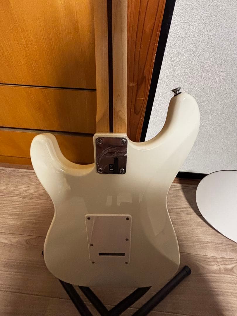 Squier Stratocaster ホワイト ケース付き