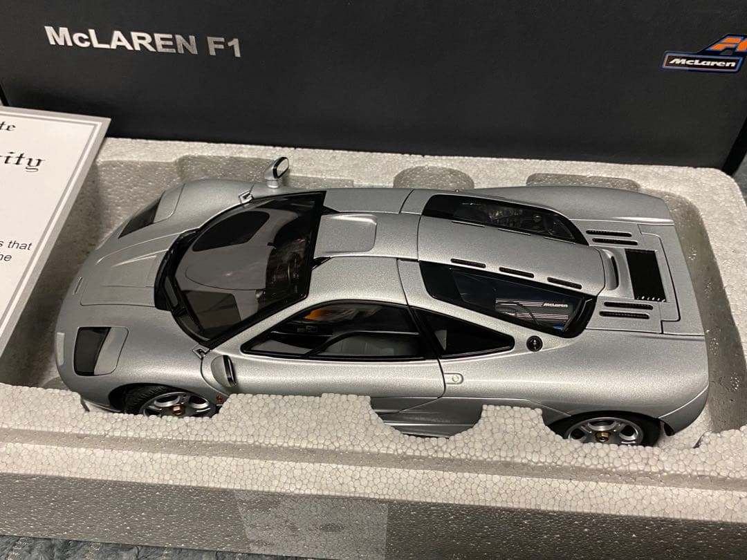 オートアート マクラーレンF1 マグネシウム シルバー