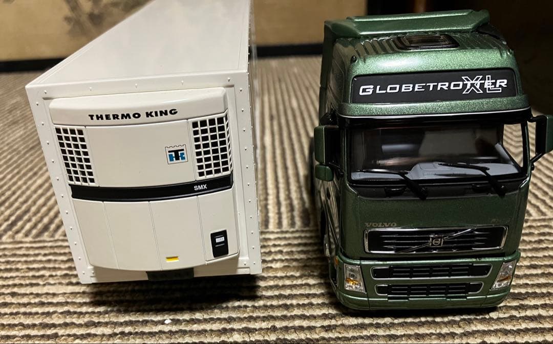 VOLVO FH 16 GLOBETROTTER ミニカー 1/43