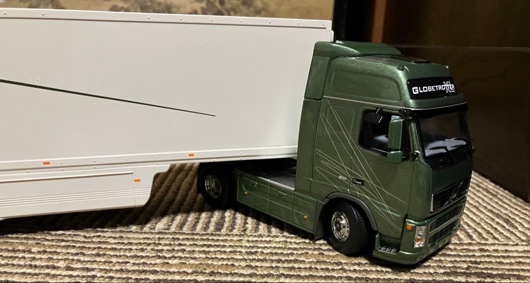 VOLVO FH 16 GLOBETROTTER ミニカー 1/43