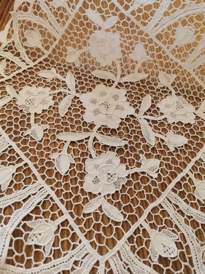 アンティーク イタリア ポワンドヴェニスローズ 薔薇と蕾 リネンレースランナー◽