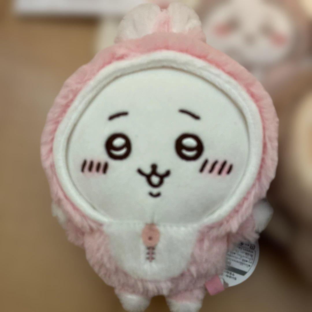 ちいかわ　2023ハッピーバッグ　うさぎ　おまけ付き　缶バッチ