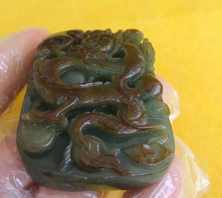 ヒスイ(翡翠) ホータン(和田玉)  龍　龍紋　浮彫空彫透彫　掛物　アンティーク