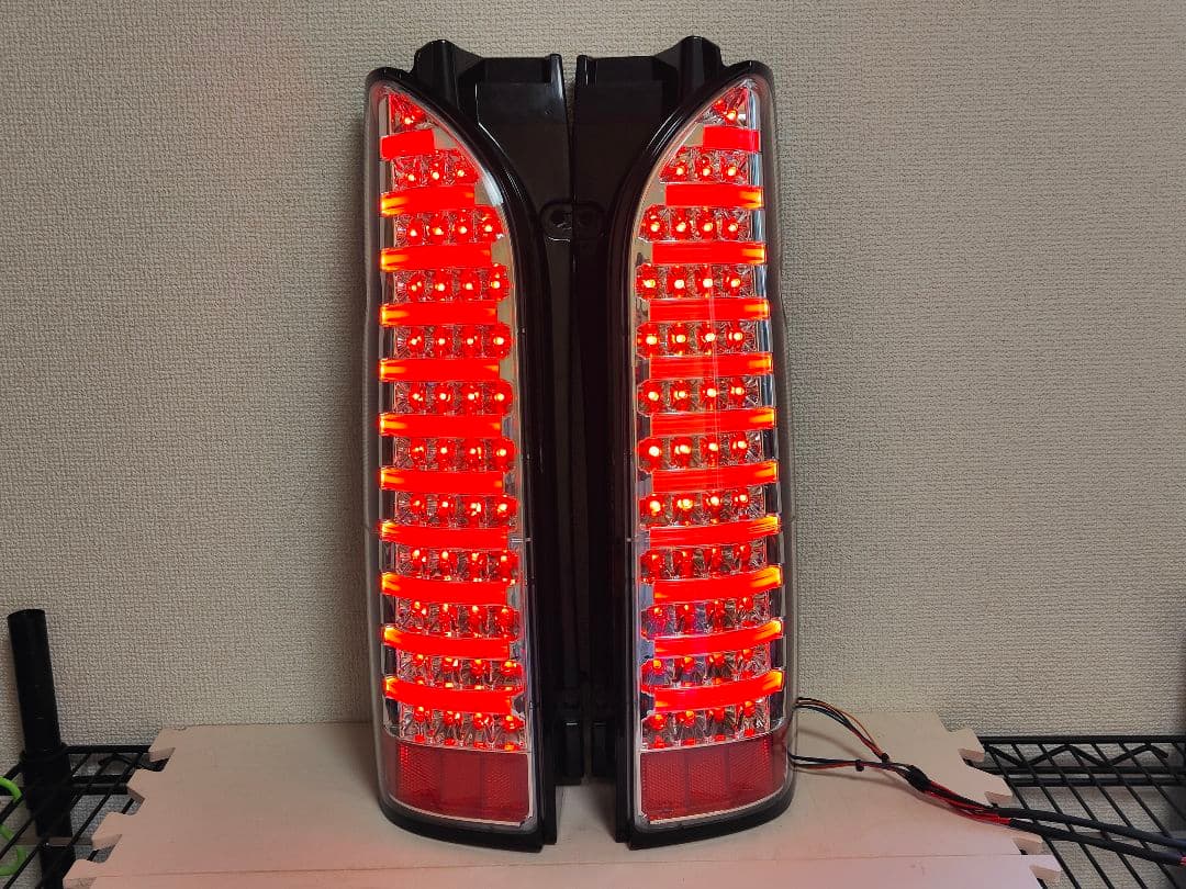 新品未使用品 ハイエース テールランプ ヴァレンティ レガンス ヘリオス