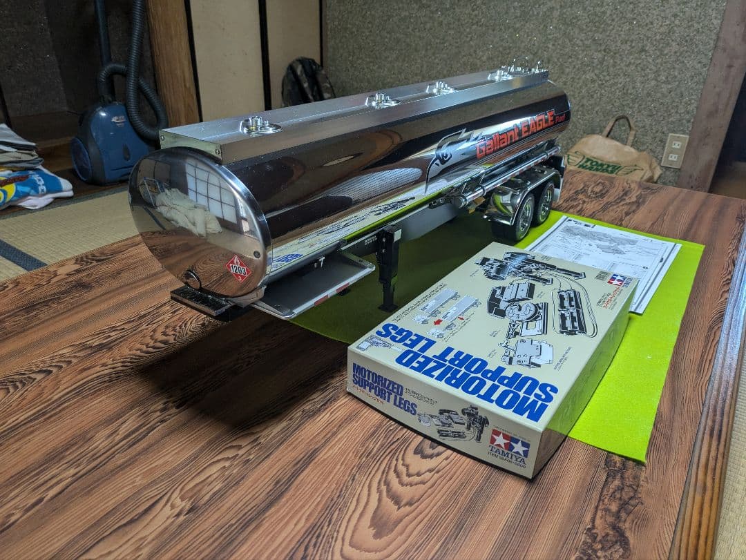タミヤ　1/14　RC トレーラー用 フューエルタンク　　オートサポートレッグ付