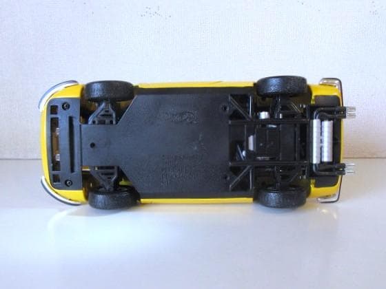 特価 HotWheels 1/18 フェラーリ Dino246GTS イエロー②